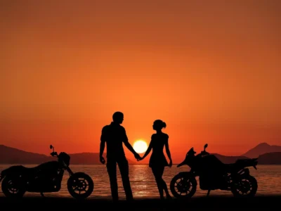 Casal abraçado ao pôr do sol em uma praia deserta, simbolizando o início de uma nova jornada juntos.
