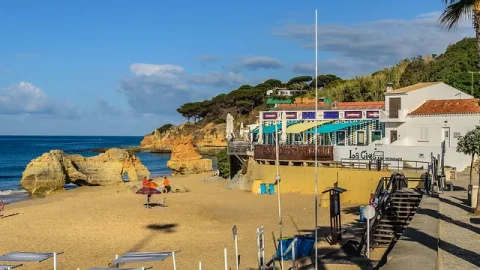 Praia dos Olhos de Água