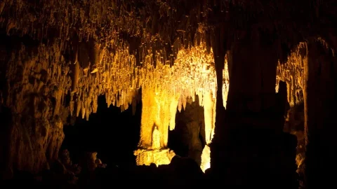 Caverna Damlatas (Damlatas Mağarası)