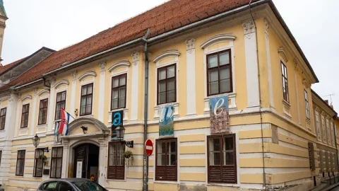 Museu Croata de Arte Naïve (Hrvatski Muzej Naivne Umjetnosti)