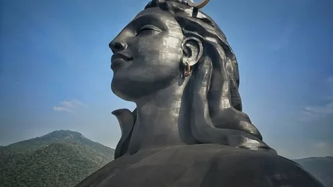 Estátua Adiyogi Shiva