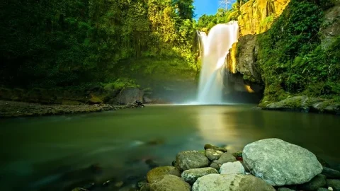 Cachoeira de Tegenungan (Air Terjun Tegenungan)