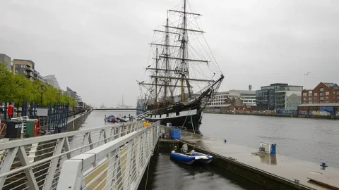 Navio Tall Jeanie Johnston