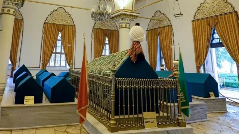 Túmulos de Osman e Orhan (Osman Gazi Türbesi)